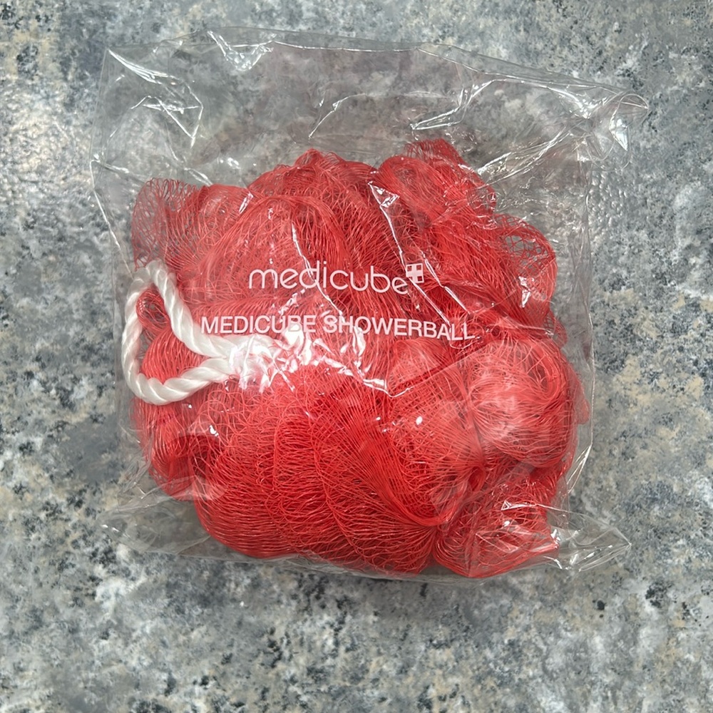 Medicube Showerball